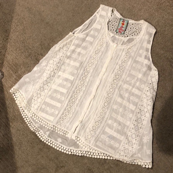 Johnny Was Tops - White embroidery Johnny Was top. Size XS. GUC.